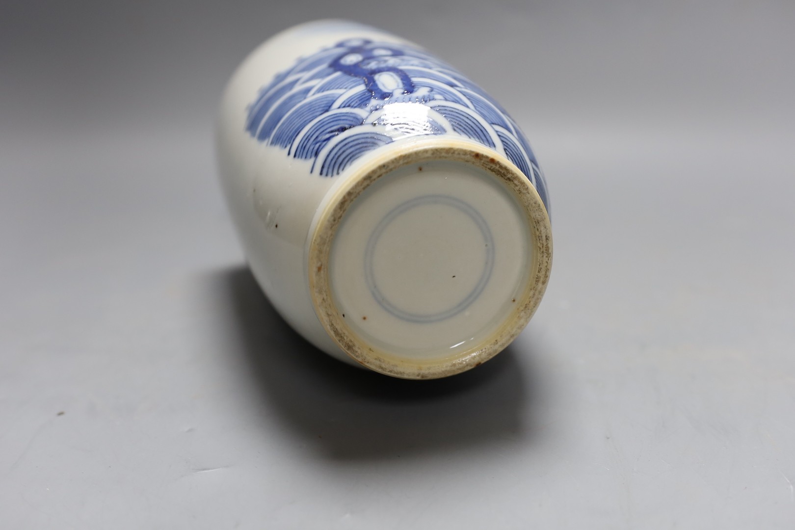 A Chinese blue and white rouleau vase, 25cm